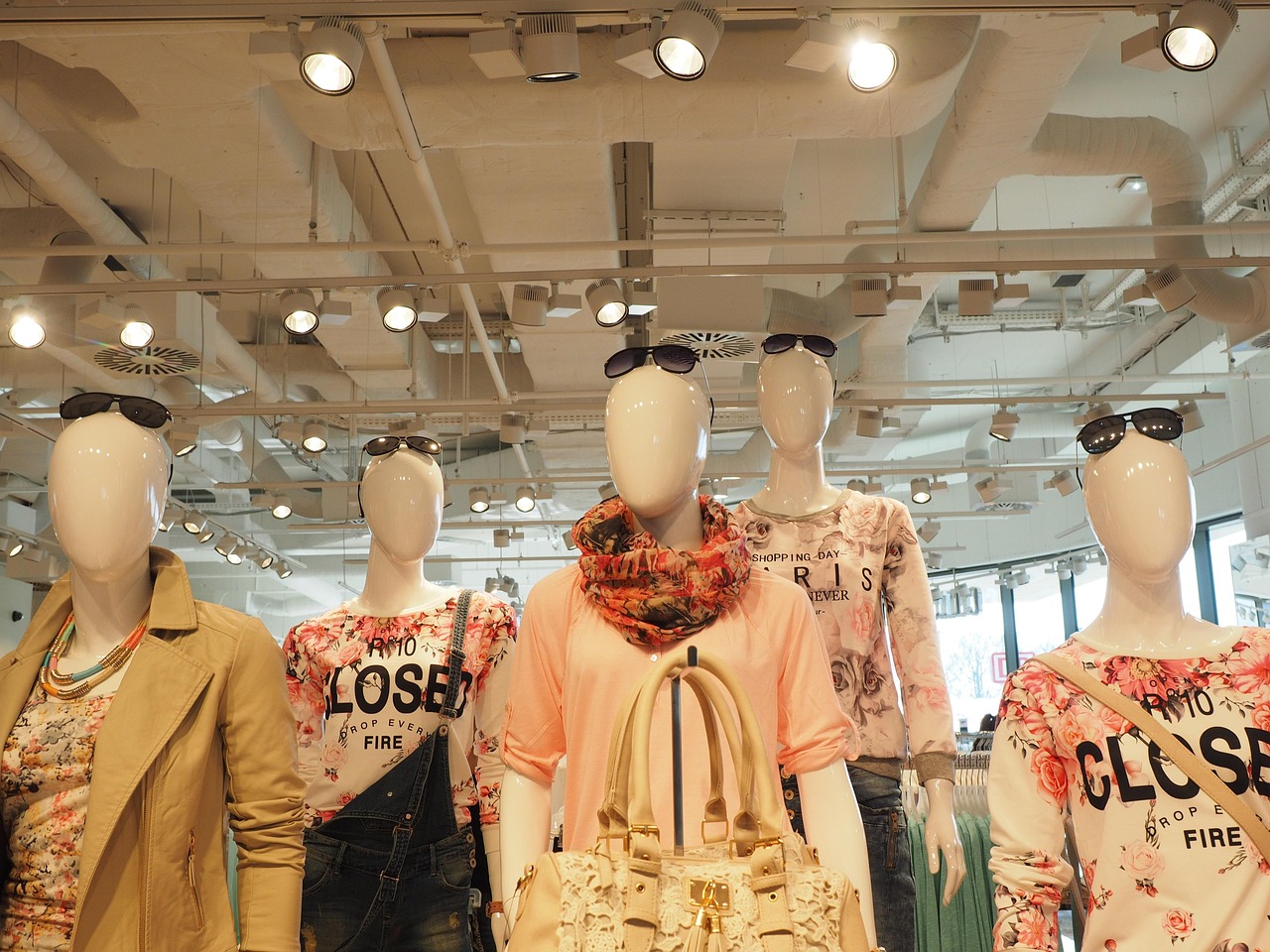 entdecken sie die neuesten trends, innovationen und herausforderungen der modebranche. bleiben sie auf dem laufenden mit aktuellen nachrichten, einblicken und analysen aus der faszinierenden welt der fashion industry.