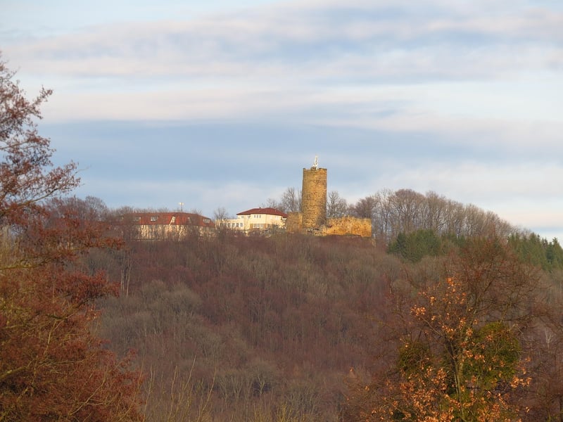 Ruine Burg Hohenfels: Geschichte, Sagen und Tipps für den Besuch